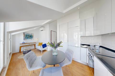 Excelente Apartamento T2 totalmente recuperado, mobilado e decorado, em São Vicente.