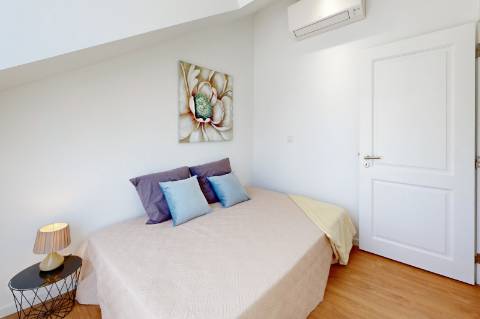 Excelente Apartamento T2 totalmente recuperado, mobilado e decorado, em São Vicente.