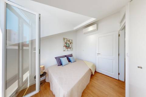 Excelente Apartamento T2 totalmente recuperado, mobilado e decorado, em São Vicente.