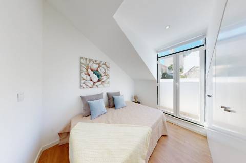 Excelente Apartamento T2 totalmente recuperado, mobilado e decorado, em São Vicente.