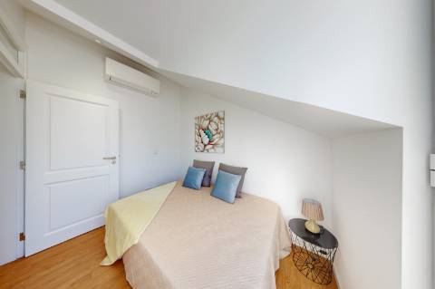 Excelente Apartamento T2 totalmente recuperado, mobilado e decorado, em São Vicente.