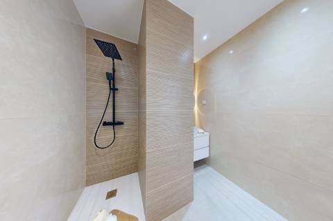 Excelente Apartamento T2 totalmente recuperado, mobilado e decorado, em São Vicente.