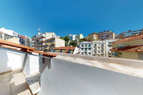 Excelente Apartamento T2 totalmente recuperado, mobilado e decorado, em São Vicente.