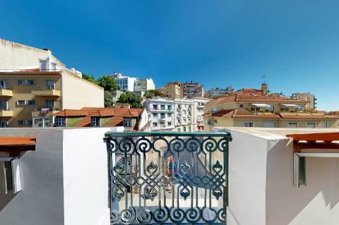 Excelente Apartamento T2 totalmente recuperado, mobilado e decorado, em São Vicente.