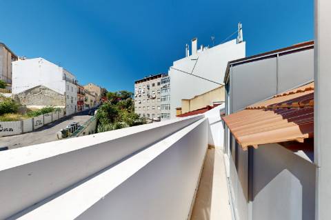 Excelente Apartamento T2 totalmente recuperado, mobilado e decorado, em São Vicente.