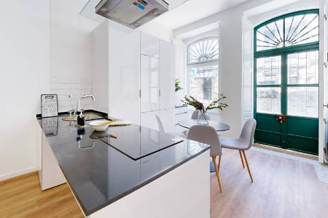 Apartamento T0 em remodelação convertido em T2 - Com isenção de pagamento de IMT para investidores