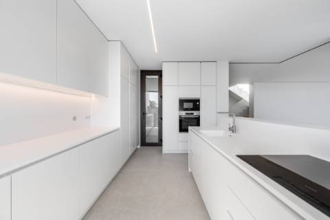 T4 duplex, vista para a cidade do Porto e Rio Douro com terraço de 105m2, perto do centro de Vila Nova de Gaia