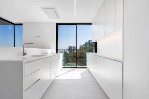 T4 duplex, vista para a cidade do Porto e Rio Douro com terraço de 105m2, perto do centro de Vila Nova de Gaia