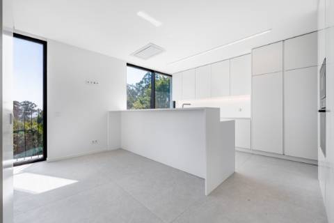 T4 duplex, vista para a cidade do Porto e Rio Douro com terraço de 105m2, perto do centro de Vila Nova de Gaia