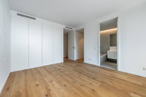 T4 duplex, vista para a cidade do Porto e Rio Douro com terraço de 105m2, perto do centro de Vila Nova de Gaia