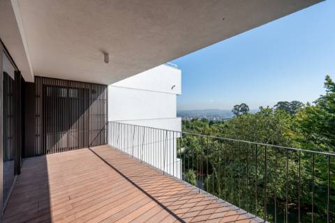 T4 duplex, vista para a cidade do Porto e Rio Douro com terraço de 105m2, perto do centro de Vila Nova de Gaia