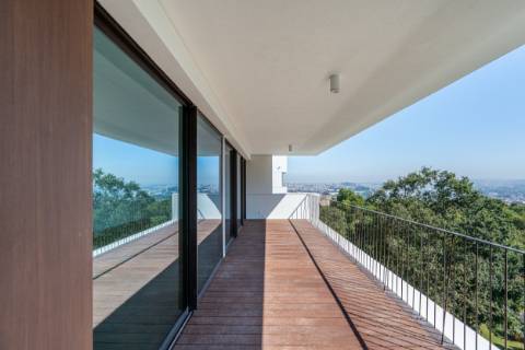 T4 duplex, vista para a cidade do Porto e Rio Douro com terraço de 105m2, perto do centro de Vila Nova de Gaia