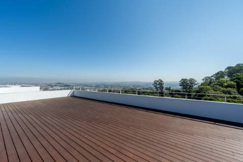 T4 duplex, vista para a cidade do Porto e Rio Douro com terraço de 105m2, perto do centro de Vila Nova de Gaia