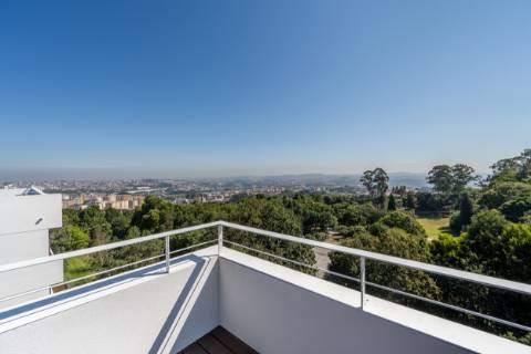 T4 duplex, vista para a cidade do Porto e Rio Douro com terraço de 105m2, perto do centro de Vila Nova de Gaia