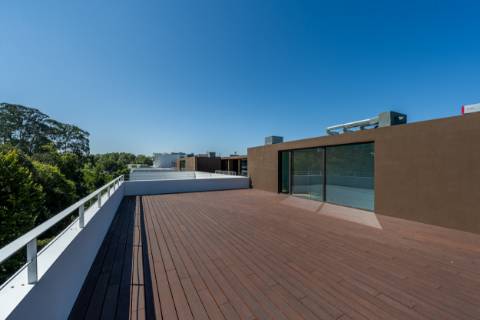 T4 duplex, vista para a cidade do Porto e Rio Douro com terraço de 105m2, perto do centro de Vila Nova de Gaia