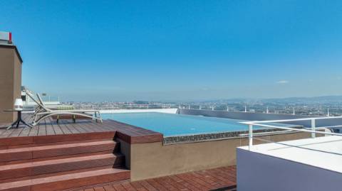 T4 duplex, vista para a cidade do Porto e Rio Douro com terraço de 105m2, perto do centro de Vila Nova de Gaia