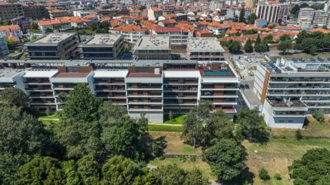 T4 duplex, vista para a cidade do Porto e Rio Douro com terraço de 105m2, perto do centro de Vila Nova de Gaia