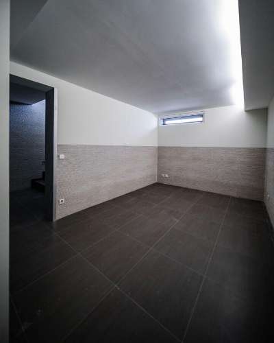 Moderna moradia T3 com vista para o mar.