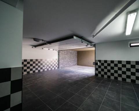 Moderna moradia T3 com vista para o mar.