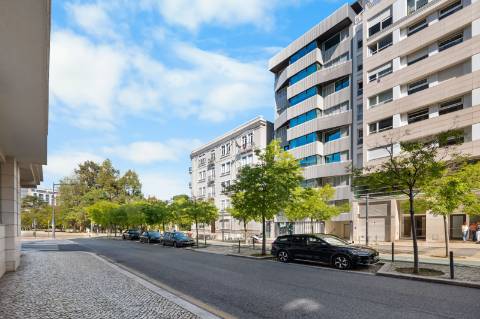 Moderno apartamento T2 na Prestigiada Avenida Duque d'Ávila - Avenidas Novas