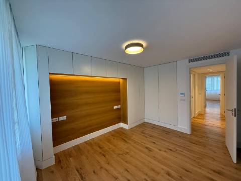 Moderno apartamento T2 na Prestigiada Avenida Duque d'Ávila - Avenidas Novas