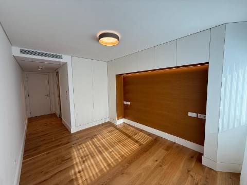 Moderno apartamento T2 na Prestigiada Avenida Duque d'Ávila - Avenidas Novas