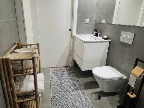 Apartamento T0 na Rua Ferreira Cardoso, junto à Avenida Rodrigues Freitas - Novo