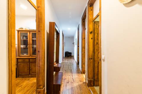 Apartamento T6 Renovado nas Avenidas Novas - Ideal para Investimento