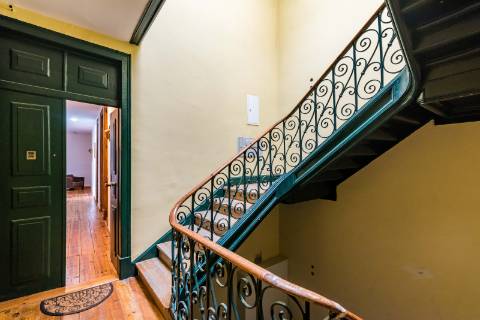 Apartamento T6 Renovado nas Avenidas Novas - Ideal para Investimento