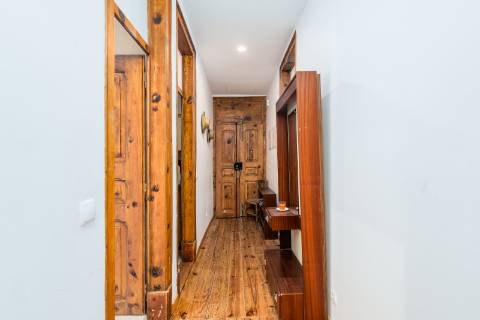 Apartamento T6 Renovado nas Avenidas Novas - Ideal para Investimento