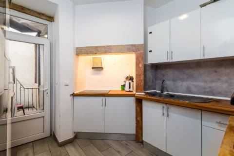 Apartamento T6 Renovado nas Avenidas Novas - Ideal para Investimento