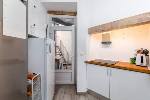 Apartamento T6 Renovado nas Avenidas Novas - Ideal para Investimento