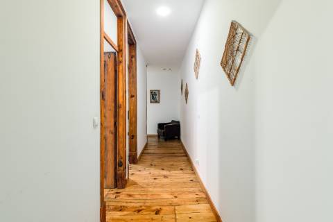 Apartamento T6 Renovado nas Avenidas Novas - Ideal para Investimento