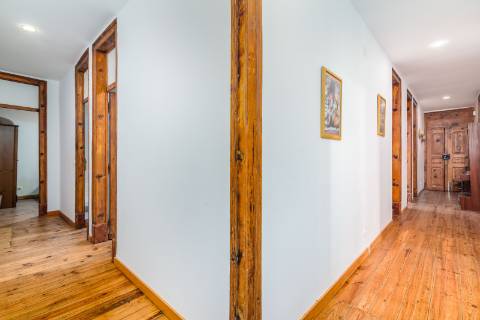 Apartamento T6 Renovado nas Avenidas Novas - Ideal para Investimento