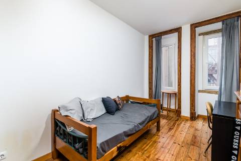 Apartamento T6 Renovado nas Avenidas Novas - Ideal para Investimento