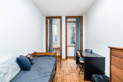 Apartamento T6 Renovado nas Avenidas Novas - Ideal para Investimento