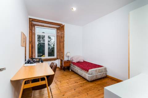 Apartamento T6 Renovado nas Avenidas Novas - Ideal para Investimento