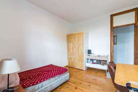 Apartamento T6 Renovado nas Avenidas Novas - Ideal para Investimento