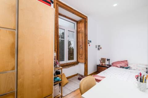 Apartamento T6 Renovado nas Avenidas Novas - Ideal para Investimento