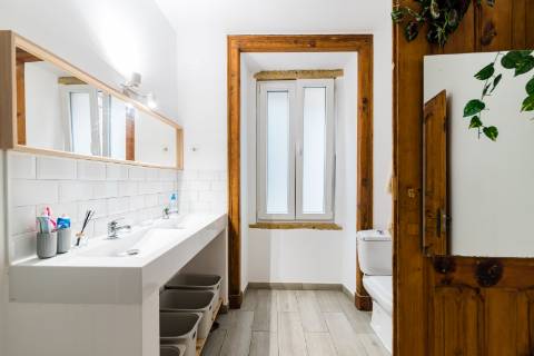 Apartamento T6 Renovado nas Avenidas Novas - Ideal para Investimento