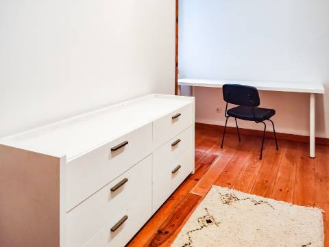 Apartamento T6 Renovado nas Avenidas Novas - Ideal para Investimento