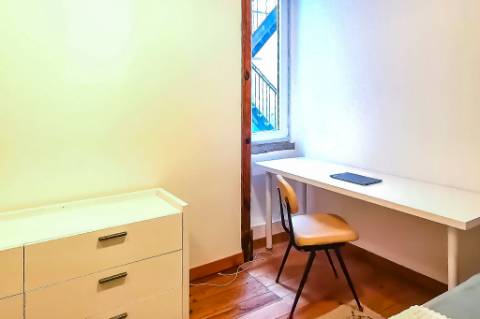 Apartamento T6 Renovado nas Avenidas Novas - Ideal para Investimento