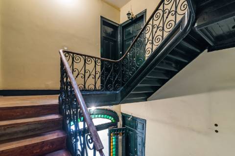 Apartamento T6 Renovado nas Avenidas Novas - Ideal para Investimento