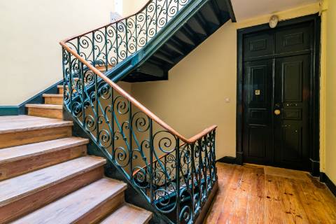 Apartamento T6 Renovado nas Avenidas Novas - Ideal para Investimento