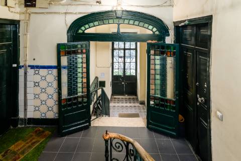 Apartamento T6 Renovado nas Avenidas Novas - Ideal para Investimento