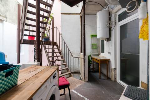 Apartamento T6 Renovado nas Avenidas Novas - Ideal para Investimento