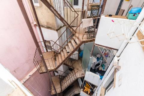 Apartamento T6 Renovado nas Avenidas Novas - Ideal para Investimento