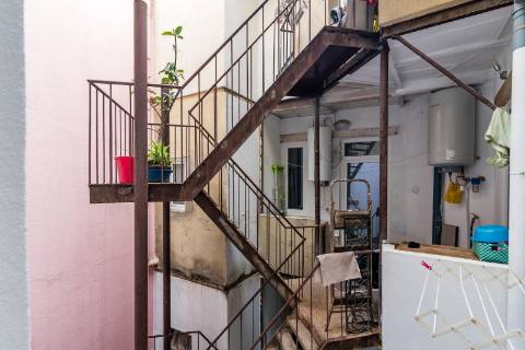 Apartamento T6 Renovado nas Avenidas Novas - Ideal para Investimento