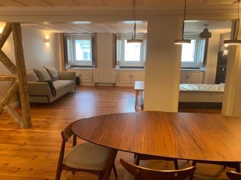 Apartamento T2 Remodelado na Freguesia da Estrela - Charme, Conforto e Localização Privilegiada