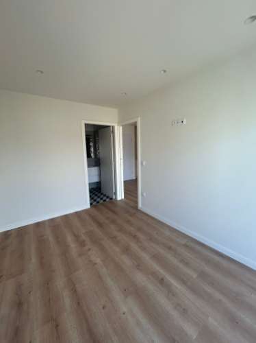 Apartamento T1 com lugar de garagem a 300 metros da Estação do Metro da Trindade